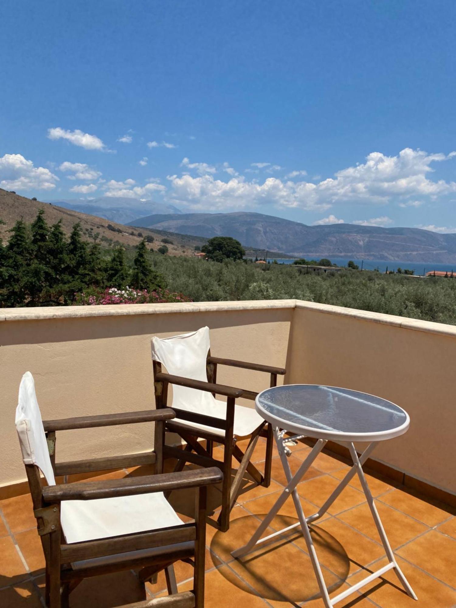 Georges Villa Galaxidi, Family, Pool And Garden Buitenkant foto