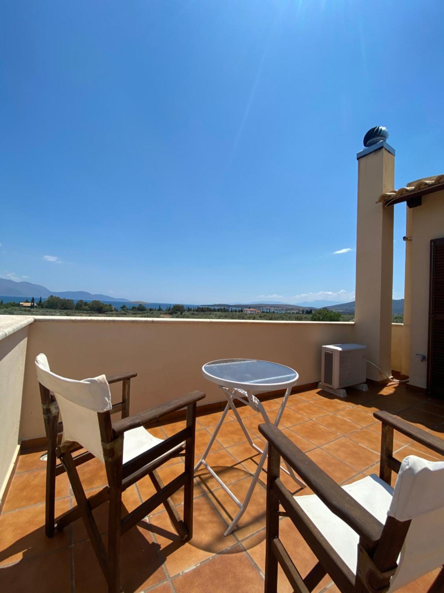 Georges Villa Galaxidi, Family, Pool And Garden Buitenkant foto