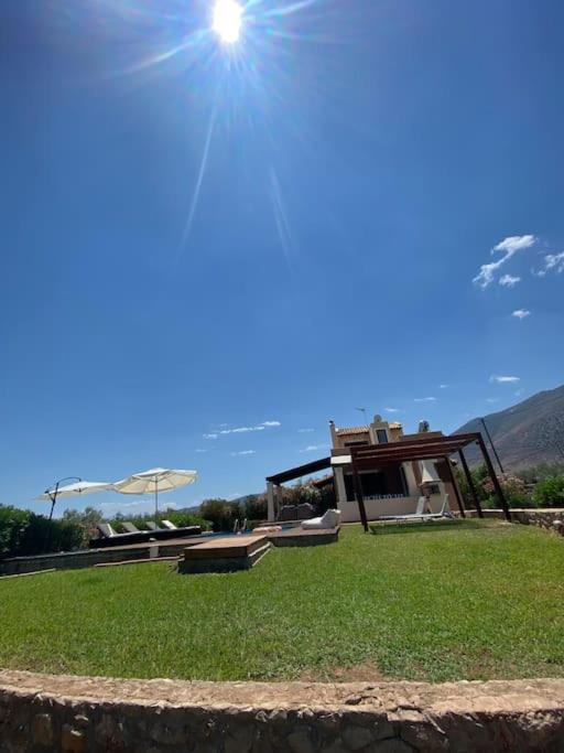 Georges Villa Galaxidi, Family, Pool And Garden Buitenkant foto