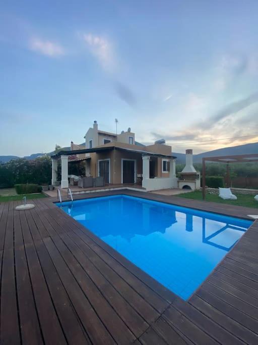 Georges Villa Galaxidi, Family, Pool And Garden Buitenkant foto