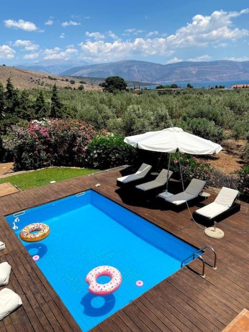 Georges Villa Galaxidi, Family, Pool And Garden Buitenkant foto