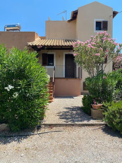 Georges Villa Galaxidi, Family, Pool And Garden Buitenkant foto