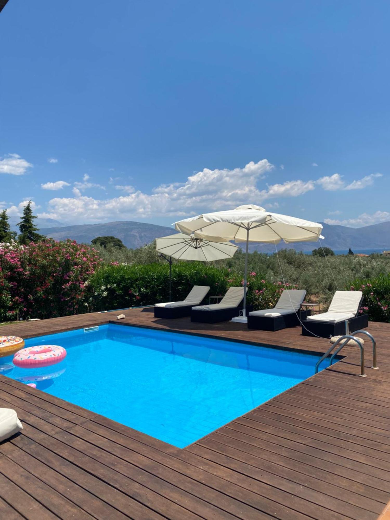 Georges Villa Galaxidi, Family, Pool And Garden Buitenkant foto
